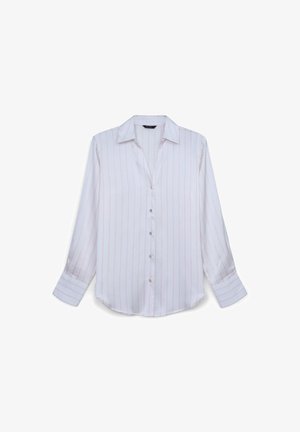 Chemise à manches longues blanche avec des rayures verticales rose clair, boutonnière à l'avant et col classique. Tissu lisse avec des poignets boutonnés.