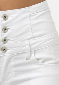 Elara HIGHWAIST  - Vaqueros pitillo - weiß