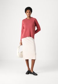 Davida Cashmere STRAIGHT O-NECK - Jumper - rust red