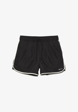 Pantaloni scurți atletici negri cu dungi laterale albe, talie elastică, șnur de ajustare și un mic logo alb pe partea inferioară a piciorului stâng.