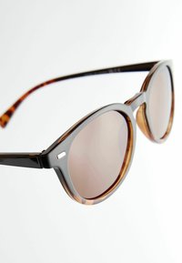 Next ROUND POLARISED - Akiniai nuo saulės - brown tortoiseshell