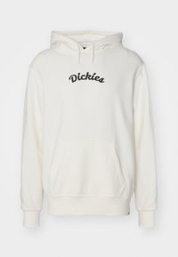 Sudadera blanca hecha de tela suave, con un bolsillo delantero y texto bordado en negro "Dickies" en el pecho. Incluye una capucha con cordón.