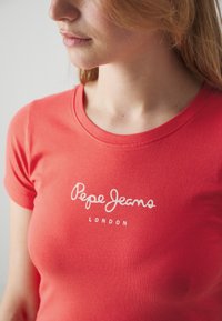 Pepe Jeans NEW VIRGINIA SS  - T-shirts med print - crispy red