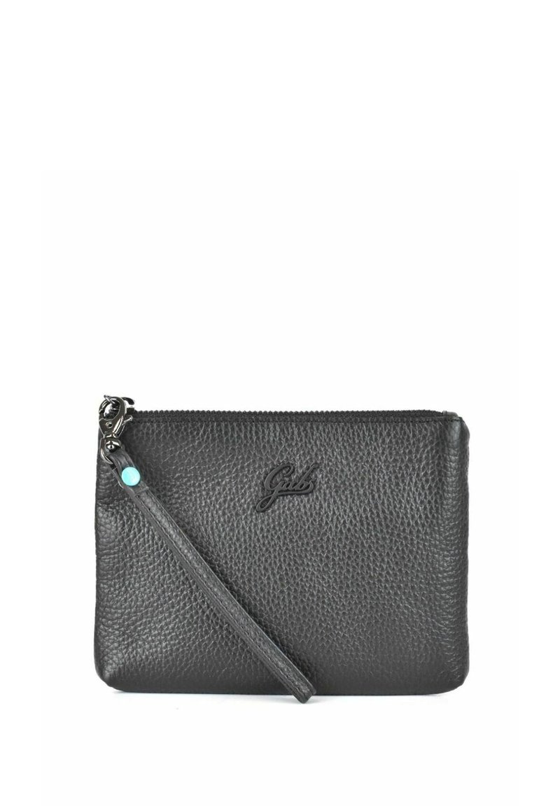 Clutch in pelle nera con finitura testurizzata, chiusura con zip e un manico rimovibile con un accento blu. Logo impresso sul davanti.