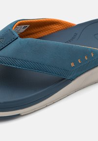 Reef CUSHION NORTE - Tåsandaler - deep depths/sienna