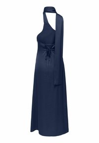 Robe maxi bleu marine à col halter avec corsage ajusté, détail lacets dans le dos et foulard long fixé au cou sur fond blanc.