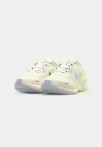 Nike Performance STRUCTURE 26 - Løpesko for vei - summit white/chrome/barely volt/sail/pure platinum/volt