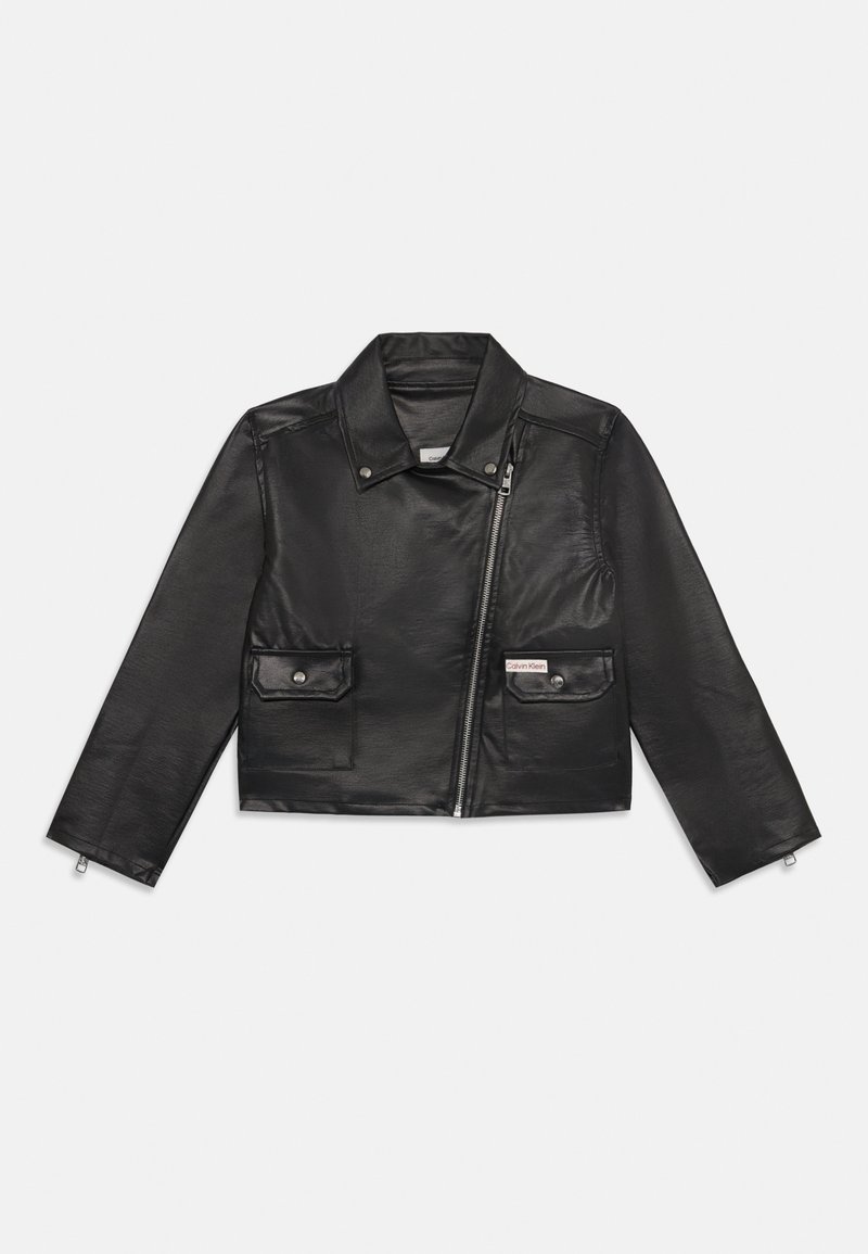 Svart skinnkorth jacket med snitt krage, glidelås lukking, to frontlommer og sølv hardware detaljer. Jevn tekstur.