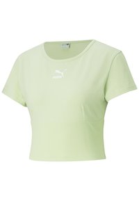 Helles grünes kurzärmliges Cropped T-Shirt aus weicher Baumwolle, mit einem gerippten Muster an der Taille und einem weißen Puma-Logo auf der Brust.