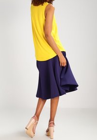 Zalando Essentials Camicetta - dark yellow