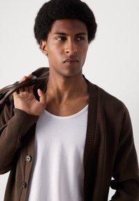 Lindbergh BUTTON CARDIGAN - Kardigán - brown