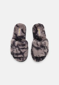 Gray and black tie-dye plush slippers with double-band design and a thick, soft texture. Features a flat sole and logo detailing.