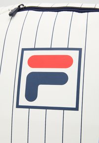 Fila HERITAGE BAGPACK UNISEX - Sac à dos - white alyssum