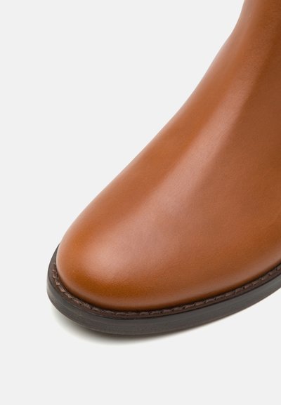 Tory Burch LOCK RIDING BOOT - Bottes - sierra cognac