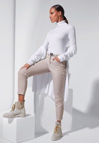 MADELEINE Strickjacke - white