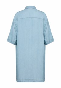 Šviesiai mėlynos medvilninės marškinių, trumpos rankovės, apykaklės dizainas, tiesus kirpimas ir nugaros siūlės detalė. Lygus audinys, minimalūs akcentai.
