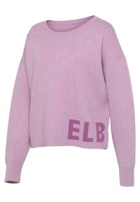 Šviesiai violetinė palaidinė, pagaminta iš minkštos medžiagos, su laisvu kirpimu, nuleistais pečiais ir ryškiu "ELB" užrašu šone.