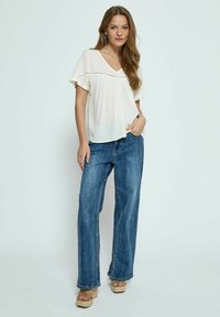 Desires AGGI V-NECK - Camicetta - gardenia