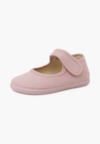Chaussure Mary Jane en tissu rose clair avec une seule bride en Velcro réglable et une semelle plate, conçue pour les jeunes enfants.