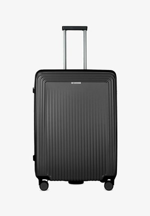 Valise rigide noire avec rainures verticales, quatre roues pivotantes et une poignée télescopique étendue.