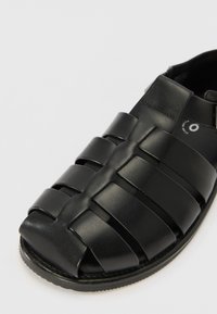 Thumbnail Image 6