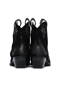 Stivaletti neri in suede con punta affusolata, decorazioni floreali ricamate e tacco a blocco basso, dotati di linguette laterali per una facile calzata.