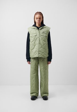 ESSENTIAL PANT - Teplákové kalhoty - oil green/black
