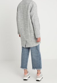Modström Mantel - grey