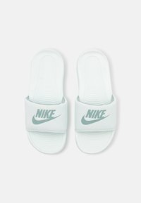 Nike Sportswear VICTORI ONE SLIDE - Mulas - barely green/dusty sage