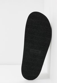 Calvin Klein Platt slip-in - nude