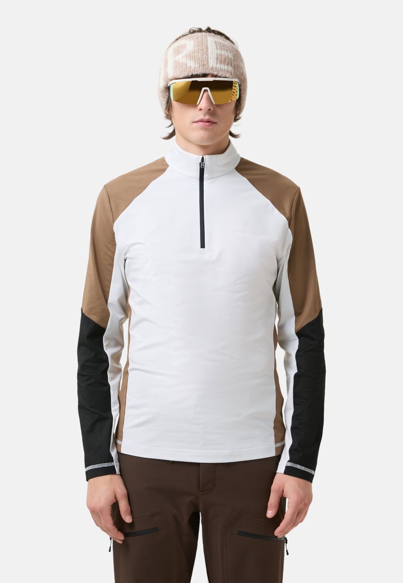 Langsleeve, zip-neck top met een witte romp en bruine en zwarte mouwen. Het materiaal is glad en heeft een aansluitend ontwerp. Opvallende hardware omvat een rits.