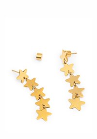 Pendientes en forma de estrella en tono dorado con un diseño entrelazado. Cada estrella está pulida y es simétrica, con un cierre de presión.