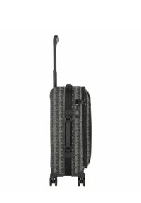 Valise rigide noire avec motif géométrique, quatre roues, poignée télescopique, poignée latérale et serrure à combinaison sur la fermeture éclair.