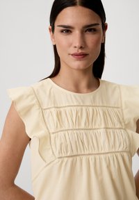 comma casual identity MIT ZIERBORTE - Bluse - hellgelb