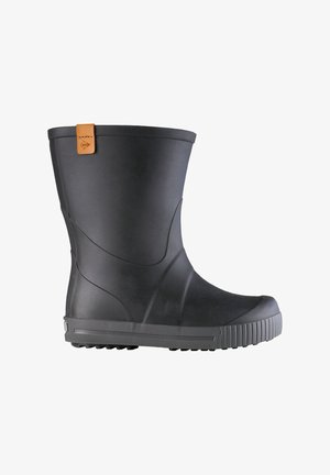 Schwarzer Gummiregenstiefel bis zur Mitte der Wade mit strukturierter Sohle und kleinem braunem Lederlasche am oberen Rand.