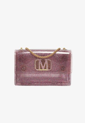 Pochette pailletée rose transparente avec bandoulière chaîne dorée et logo "Marc Ellis" doré sur le rabat avant.