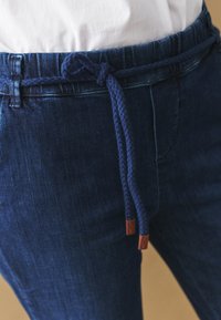 Thumbnail Image 3