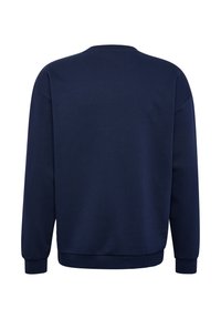Marineblå langærmet sweatshirt med ribkant ved ærmer, kant og rund halsudskæring vist bagfra på hvid baggrund.