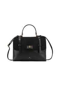 Borsa nera con base in pelle testurizzata, patta in suede e accessori in metallo dorato. Include una tracolla removibile.