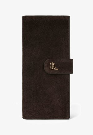 Donkerbruine suède portemonnee met een rechthoekige vorm, voorzien van een gouden laarsaccent op de sluiting en een gladde zwarte binnenvoering.