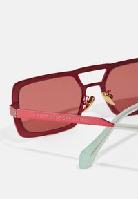 RETROSUPERFUTURE STEREO UNISEX - Aurinkolasit - plasma