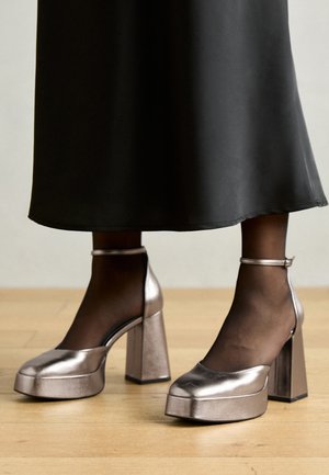 Tamaris Pumps - silver coloured