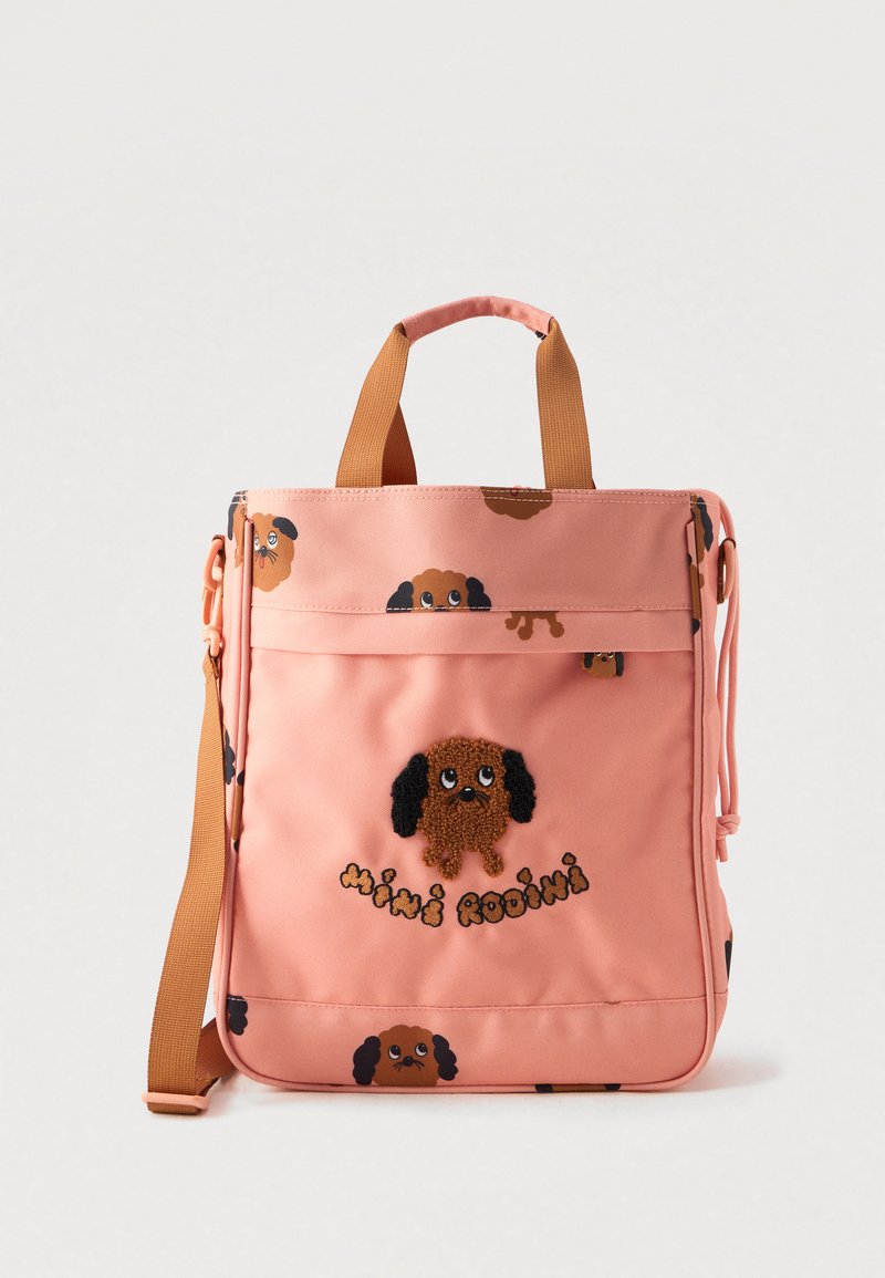 Saco tote rosa com alça marrom, decorado com pequenas caras de cães em cartoon e um design texturado de cão rotulado "MINI RODINI" no bolso frontal.