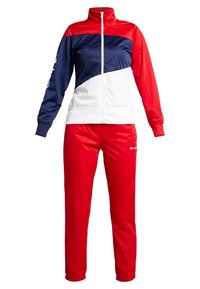 Survêtement Champion rouge, blanc et bleu marine avec veste zippée intégrale et pantalon rouge assorti, avec des accents de logo sur la manche et la cuisse.