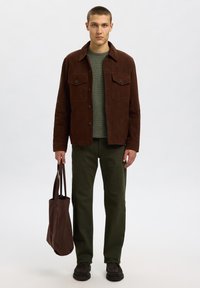 Selected Homme SLHROSS STRUCTURE CREW NECK - Džemperis - deep forestdetail vetiver twist