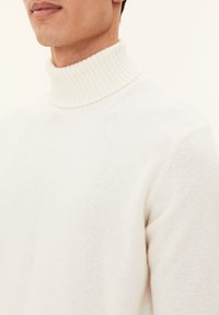 Oscar Jacobson SALIM ROLLNECK - Jumper - white shell
