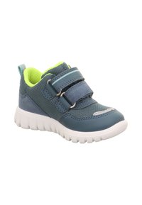 Niebieski but sportowy z górą z siateczki i zamszu, dwoma regulowanymi paskami, wyściełanym kołnierzem i lekką białą gumową podeszwą. Neonowo zielone wnętrze.