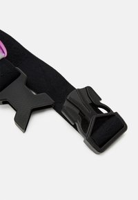 Nike Performance SLIM WAIST PACK 3.0 UNISEX - Ľadvinka - active fuchsia/hyper royal