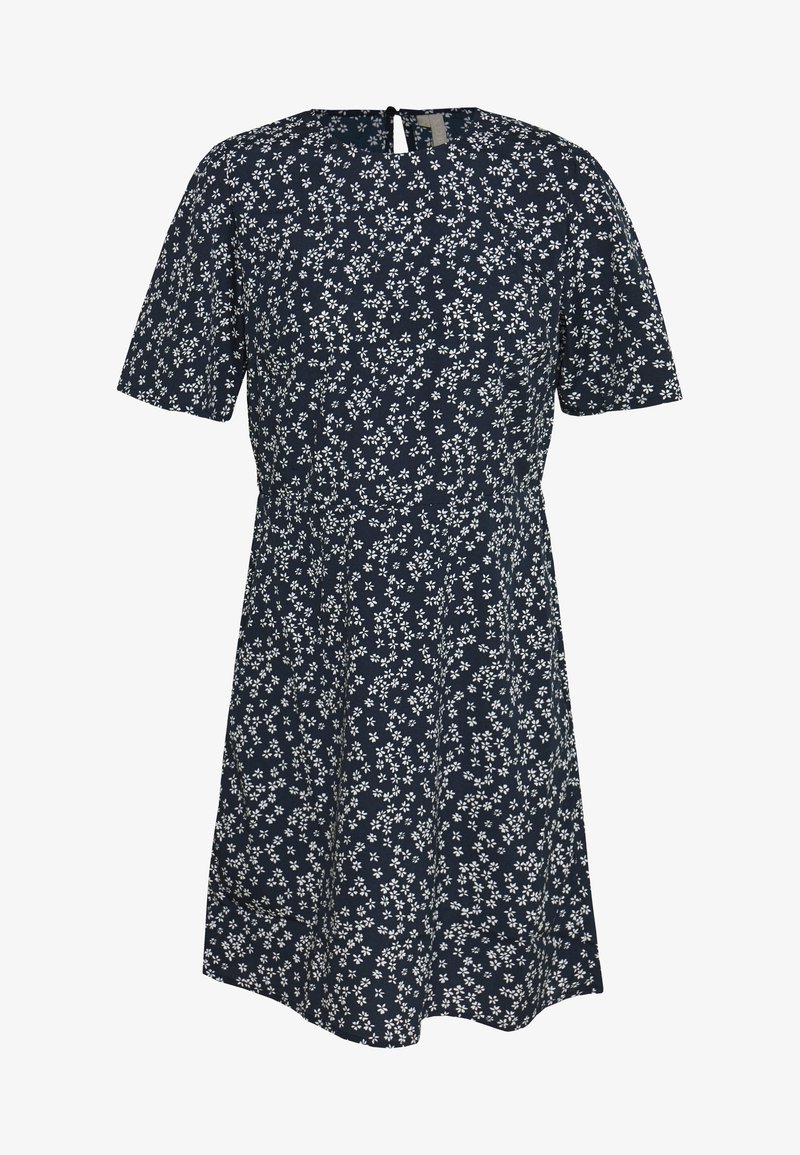 Námořnické šaty s bílým květinovým potiskem, krátkými rukávy, kulatým výstřihem a detailem se slzičkovým výstřihem na zádech. Tkanina vypadá měkká a hladká.