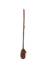 Borsa a tracolla in pelle marrone con una tracolla sottile e regolabile. Presenta una base rotonda e una texture liscia, con dettagli di cucitura visibili lungo i bordi.